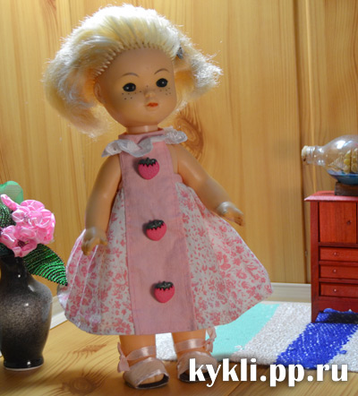 Платье клубничка